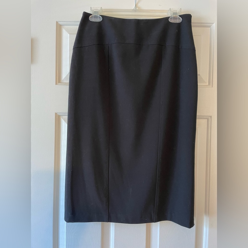 D Studio fully lined midi-skirt. Size 4. Black